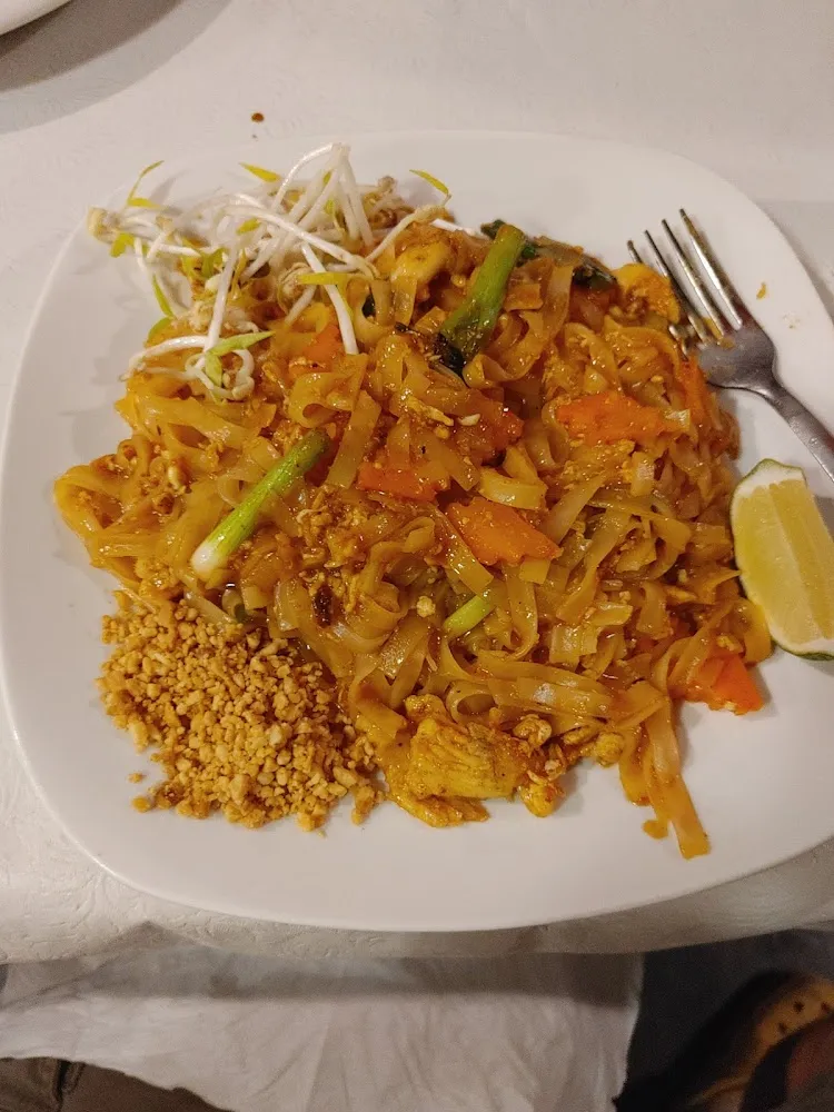 Pad Thai with Chicken